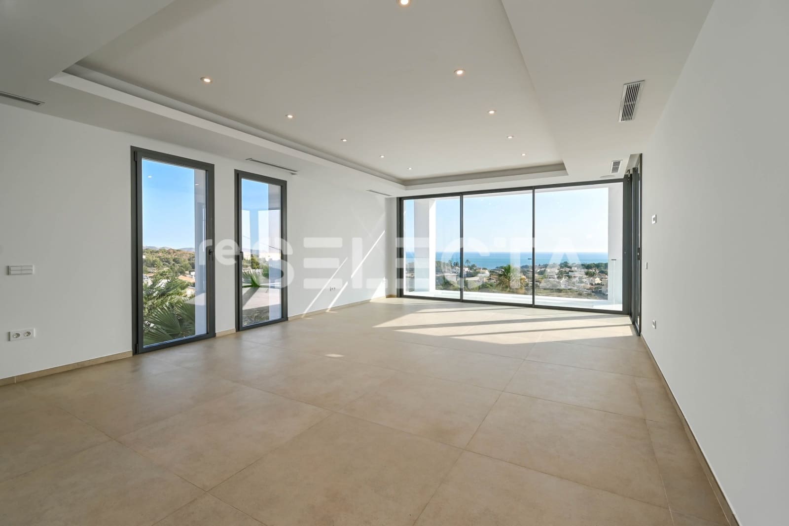 4 bedroom Villa for sale in Calpe / Calp with pool garage - € 1,985,000 (Ref: 9255820)