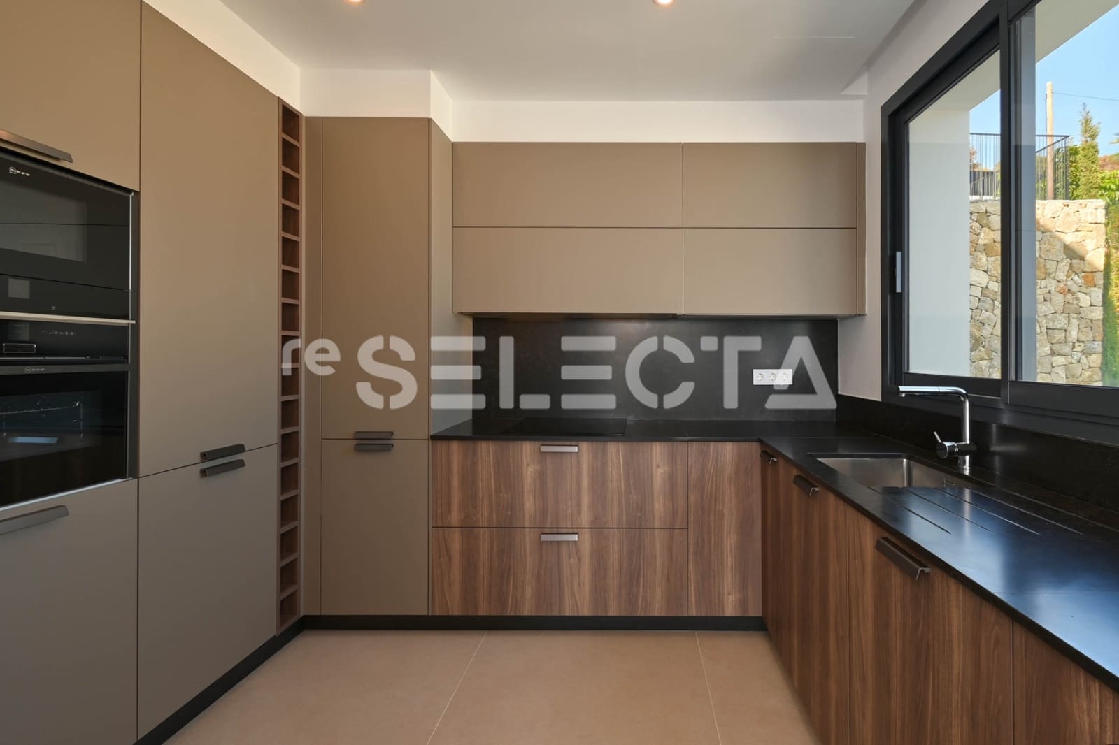 4 bedroom Villa for sale in Calpe / Calp with pool garage - € 1,985,000 (Ref: 9255820)