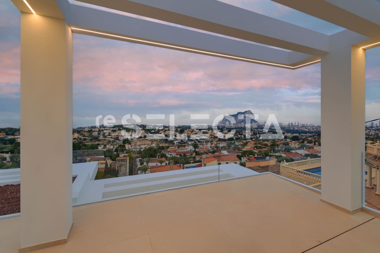 4 bedroom Villa for sale in Calpe / Calp with pool garage - € 1,985,000 (Ref: 9255820)