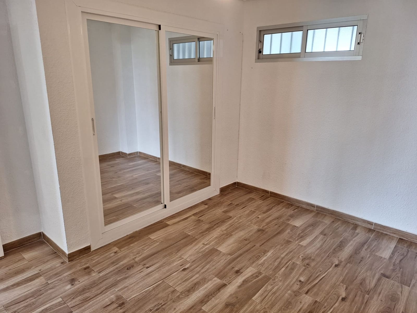 2 bedroom Beach Apartment for sale in Cullera with pool - € 250,000 (Ref: 9450490)