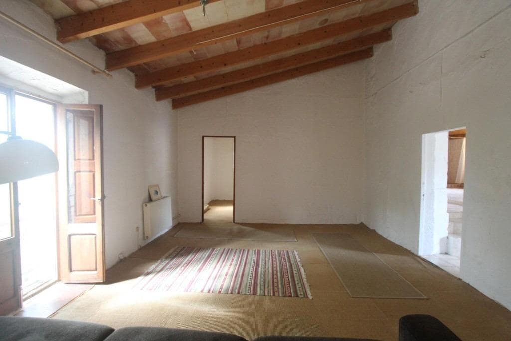 4 soveværelse Finca/Landehus til salg i Sant Joan med swimmingpool garage - € 1.075.000 (Ref: 9109085)