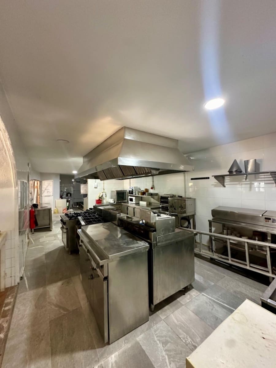 Kommersiell til leie i Puerto de Alcudia - € 5 500 (Ref: 9165731)