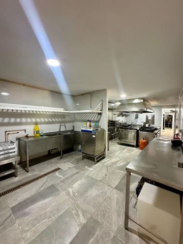 Commerciale da affittare in Puerto de Alcudia, Alcúdia - 5.500 € (Rif: 9165731)