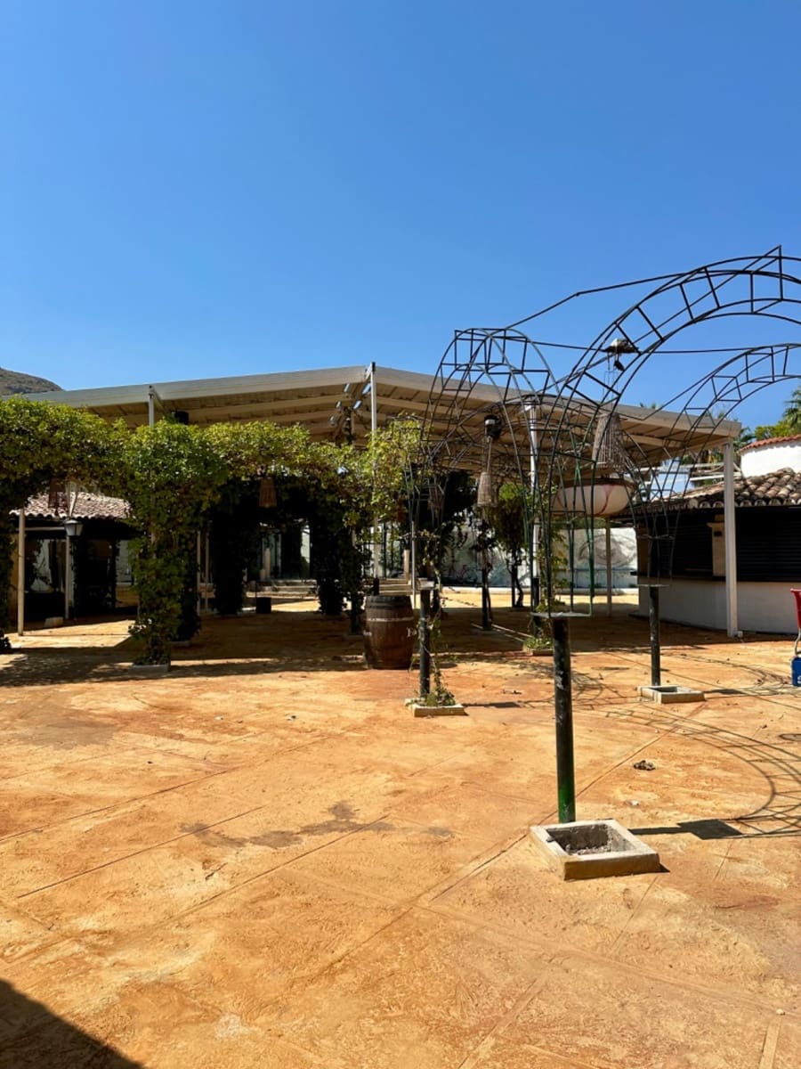 Kommersiell til leie i Puerto de Alcudia - € 5 500 (Ref: 9165731)