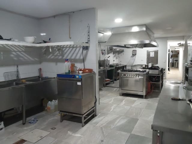 Commerciale da affittare in Puerto de Alcudia, Alcúdia - 5.500 € (Rif: 9165731)