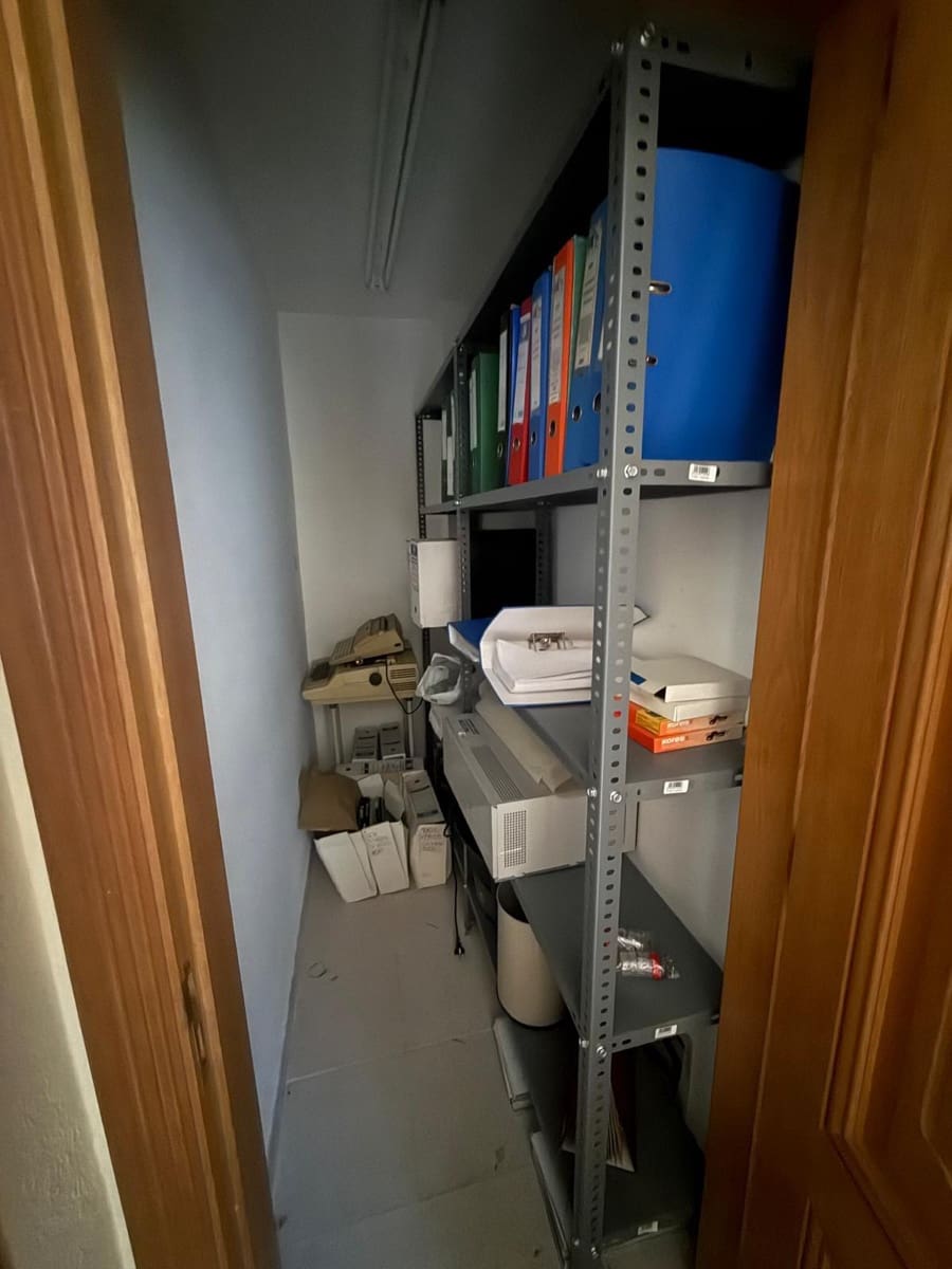 Business for sale in Palma de Mallorca with garage - € 399,000 (Ref: 9403346)