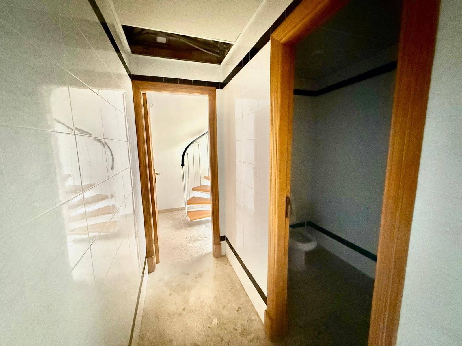 Business for sale in Palma de Mallorca with garage - € 399,000 (Ref: 9403346)