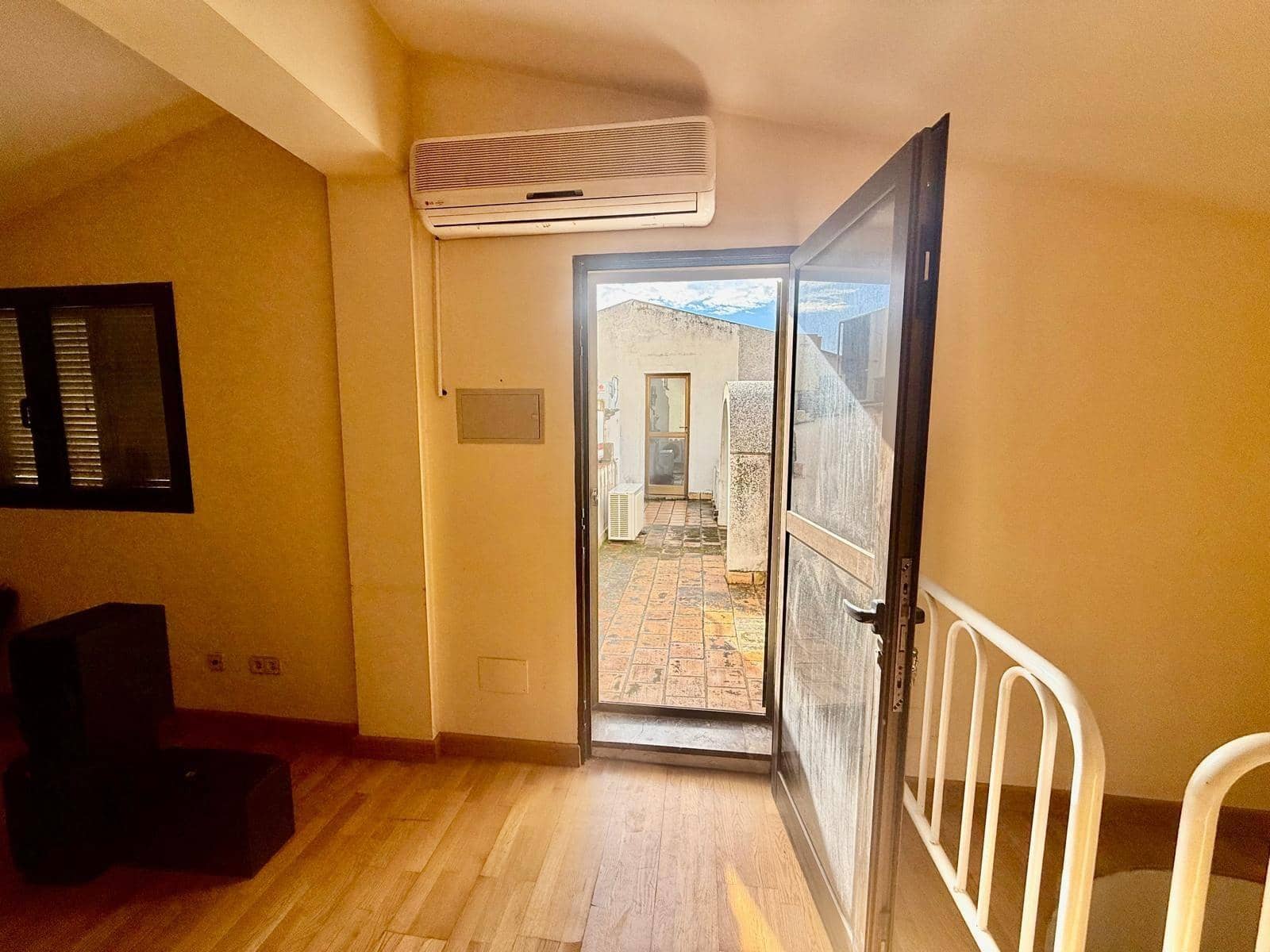 Business for sale in Palma de Mallorca with garage - € 399,000 (Ref: 9403346)