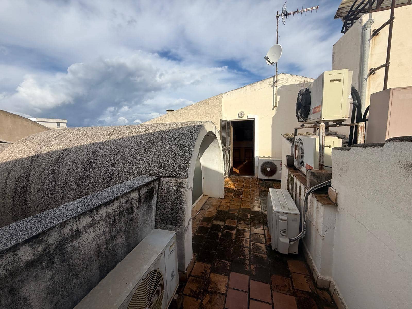 Business for sale in Palma de Mallorca with garage - € 399,000 (Ref: 9403346)