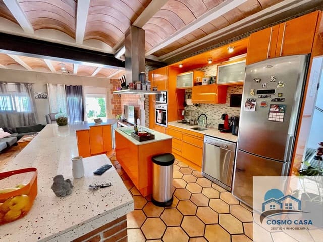 3 bedroom Semi-detached Villa for sale in Salou with pool garage - € 380,000 (Ref: 9228278)