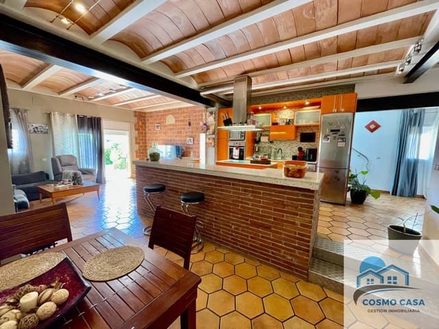 3 bedroom Semi-detached Villa for sale in Salou with pool garage - € 380,000 (Ref: 9228278)