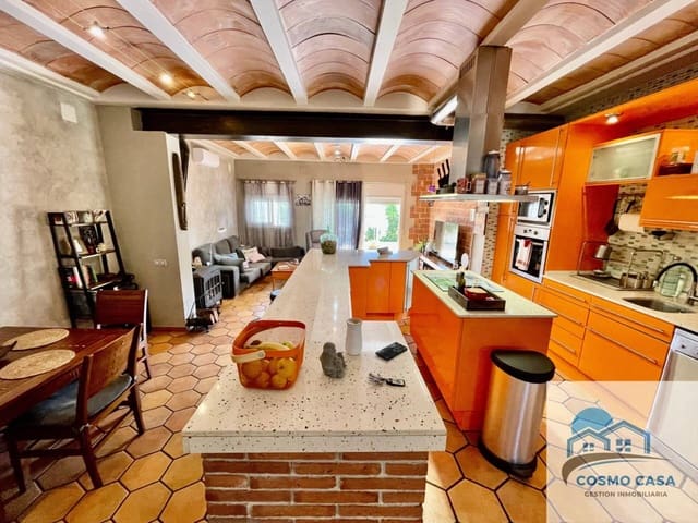 3 bedroom Semi-detached Villa for sale in Salou with pool garage - € 380,000 (Ref: 9228278)