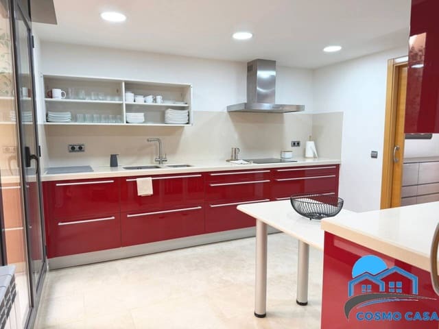 4 bedroom Terraced Villa for sale in Cambrils with garage - € 790,000 (Ref: 9347078)