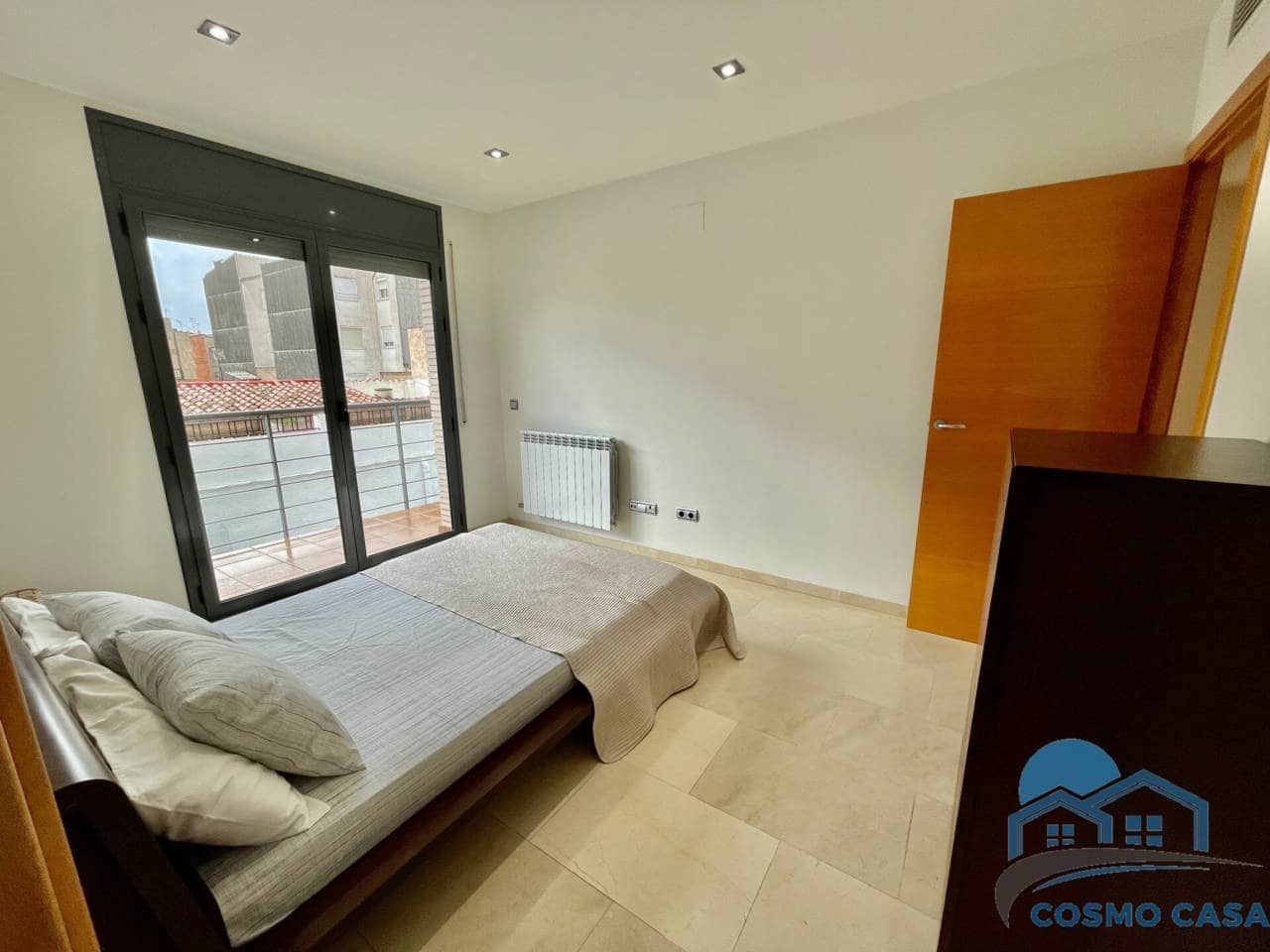 4 bedroom Terraced Villa for sale in Cambrils with garage - € 790,000 (Ref: 9347078)