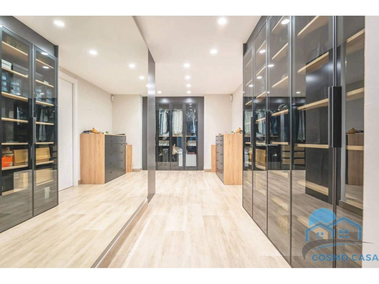 4 bedroom Flat for sale in Reus with pool garage - € 1,290,000 (Ref: 9450350)