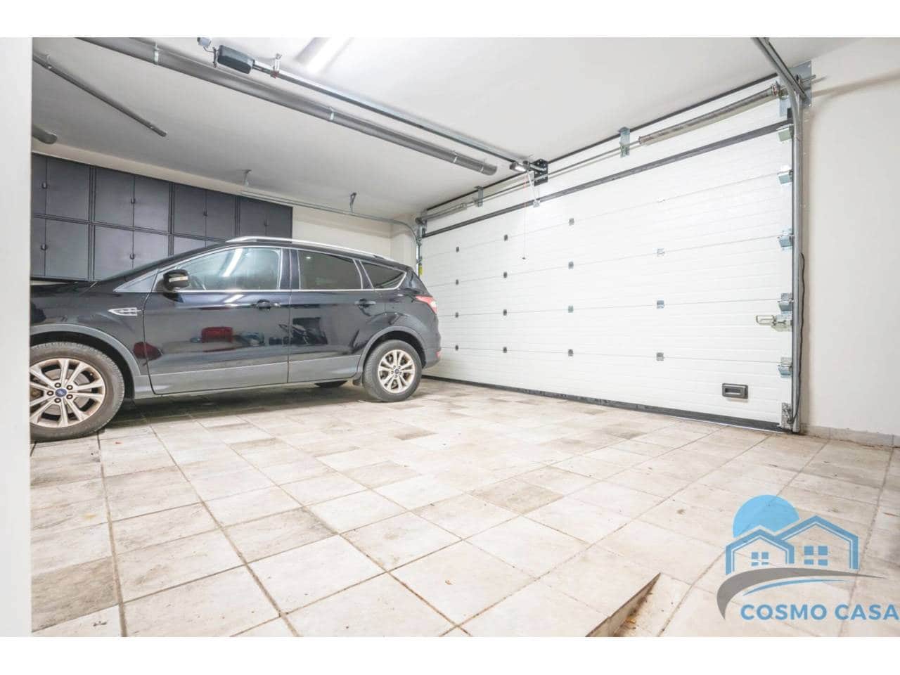 4 bedroom Flat for sale in Reus with pool garage - € 1,290,000 (Ref: 9450350)