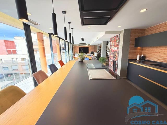 4 bedroom Flat for sale in Reus with pool garage - € 1,290,000 (Ref: 9450350)