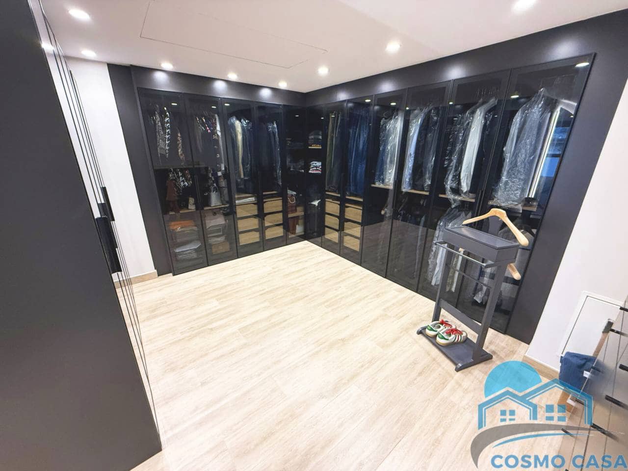 4 bedroom Flat for sale in Reus with pool garage - € 1,290,000 (Ref: 9450350)