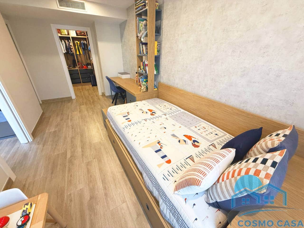 4 bedroom Flat for sale in Reus with pool garage - € 1,290,000 (Ref: 9450350)