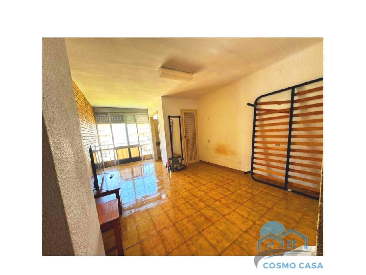 Lejlighed til salg i La Pineda med swimmingpool - € 90.000 (Ref: 9483303)