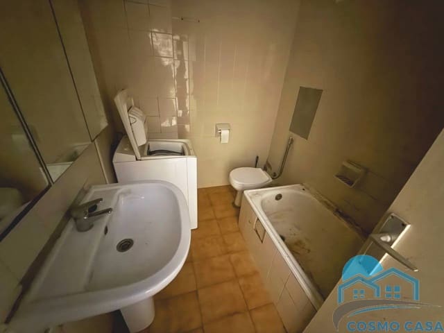 Leilighet til salgs i La Pineda, Vila-seca med svømmebasseng - € 90 000 (Ref: 9483303)