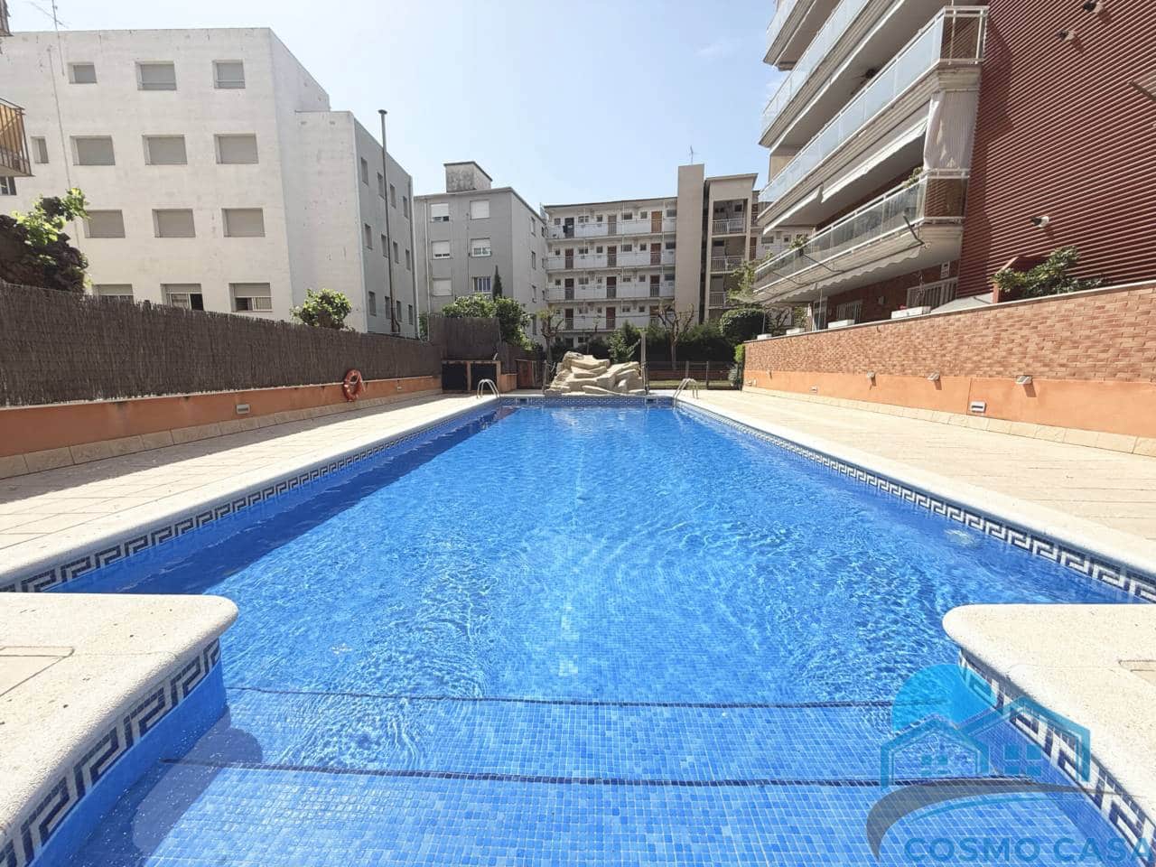 Ático de 4 habitaciones en Salou en venta con piscina garaje - 399.000 € (Ref: 9810944)
