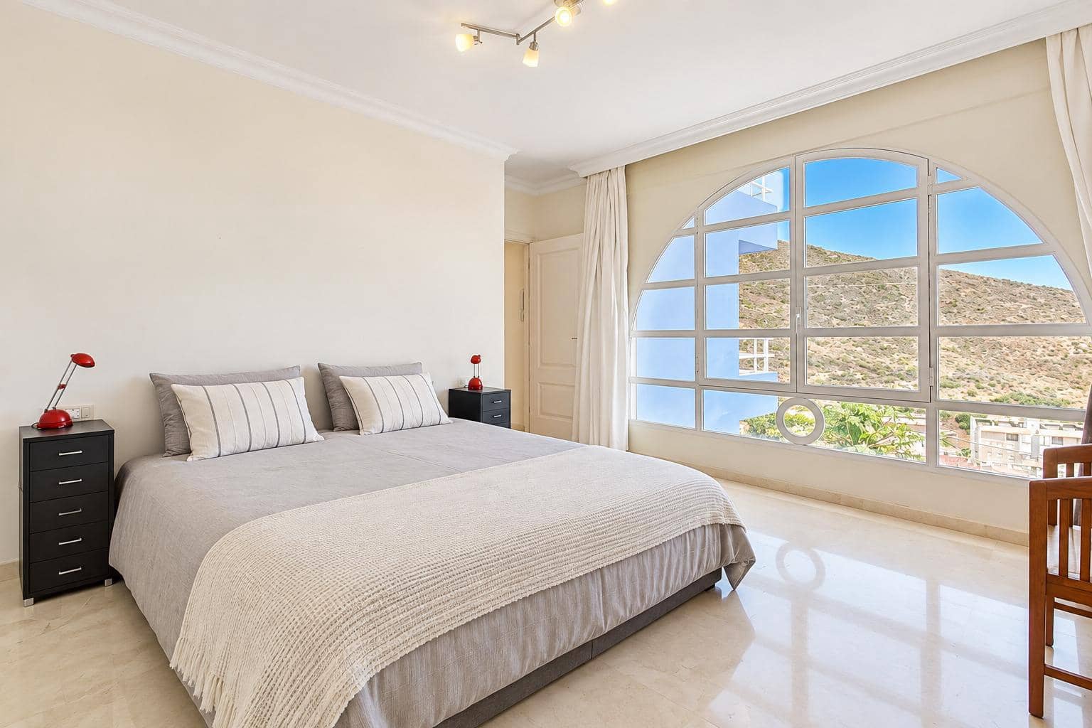 4 chambre Villa/Maison à vendre à Santa Cruz de Tenerife avec piscine garage - 675 000 € (Ref: 10111785)