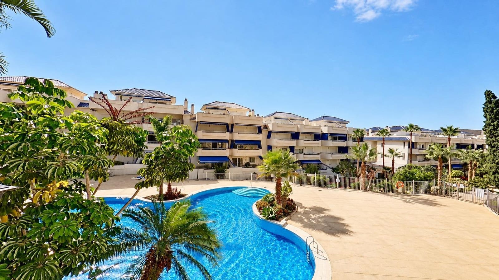 Piso de 3 habitaciones en Los Cristianos en venta con piscina garaje - 565.000 € (Ref: 10185094)