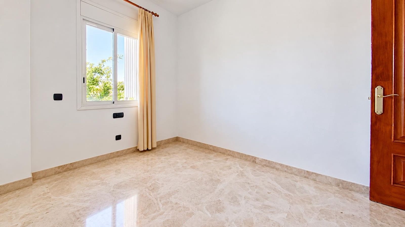 Piso de 3 habitaciones en Los Cristianos en venta con piscina garaje - 565.000 € (Ref: 10185094)