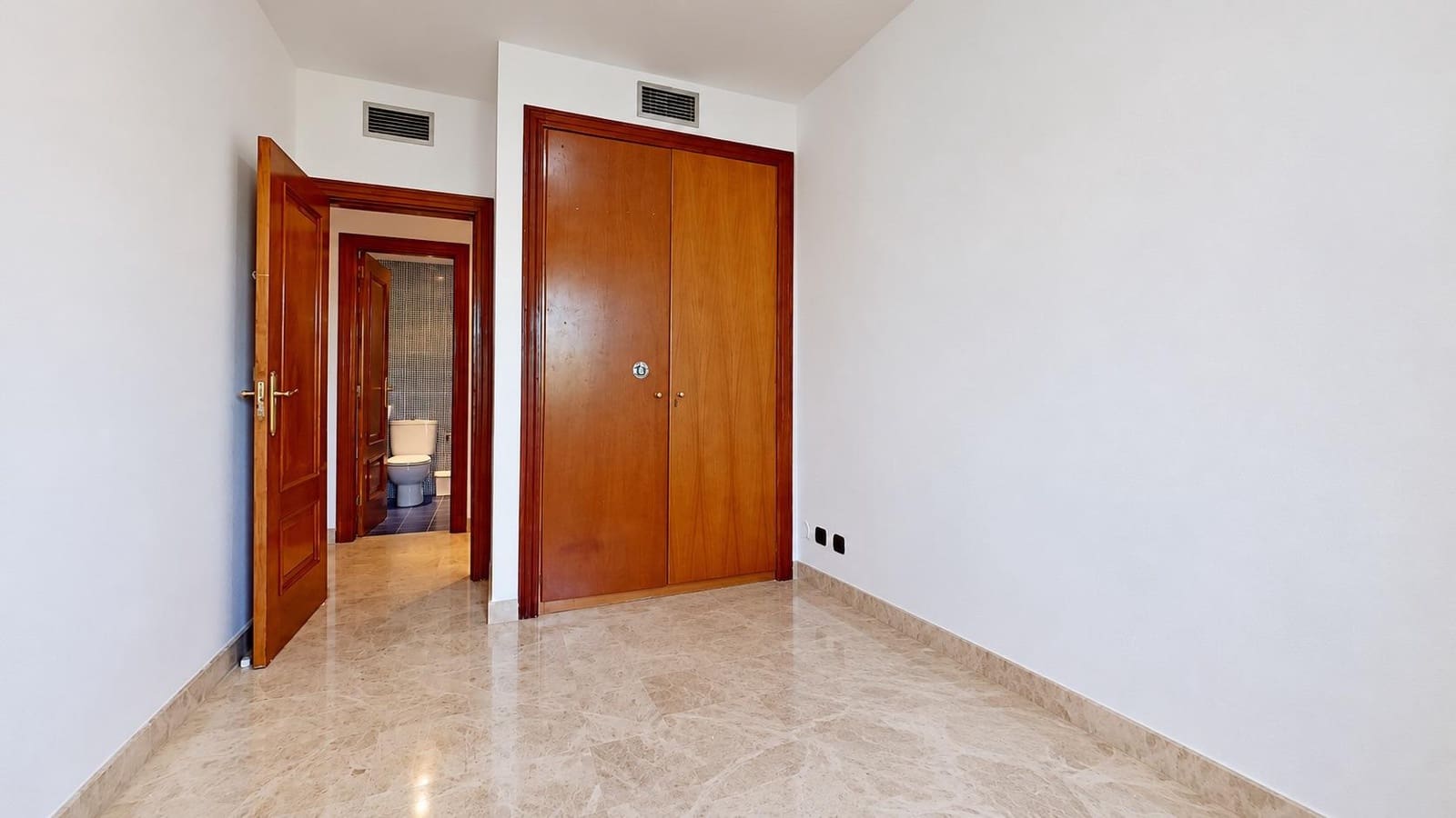 Piso de 3 habitaciones en Los Cristianos en venta con piscina garaje - 565.000 € (Ref: 10185094)