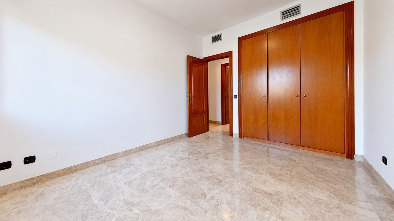 Piso de 3 habitaciones en Los Cristianos en venta con piscina garaje - 565.000 € (Ref: 10185094)
