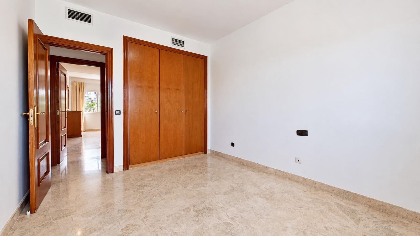 Piso de 3 habitaciones en Los Cristianos en venta con piscina garaje - 565.000 € (Ref: 10185094)