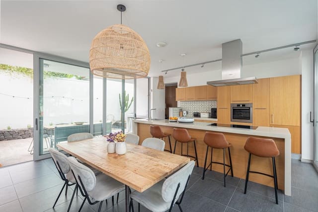 5 soverom Rekkehus til salgs i El Sauzal med svømmebasseng garasje - € 1 290 000 (Ref: 9115168)