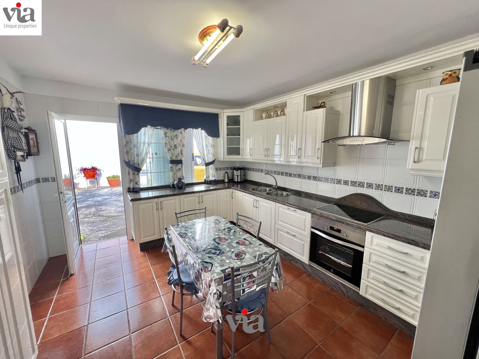 6 soveværelse Villa til salg i Tabaiba med swimmingpool garage - € 829.000 (Ref: 9200222)