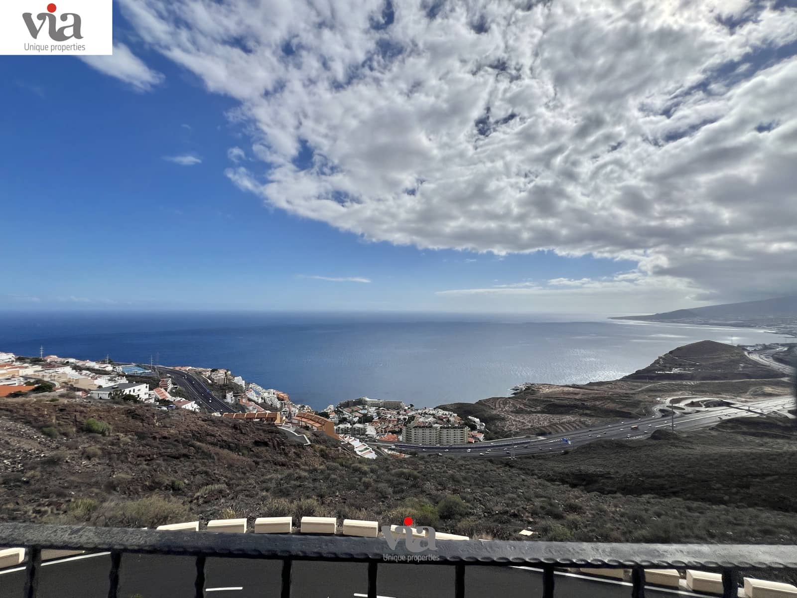 4 slaapkamer Rijtjeshuis te koop in El Rosario met garage - € 425.000 (Ref: 9376498)