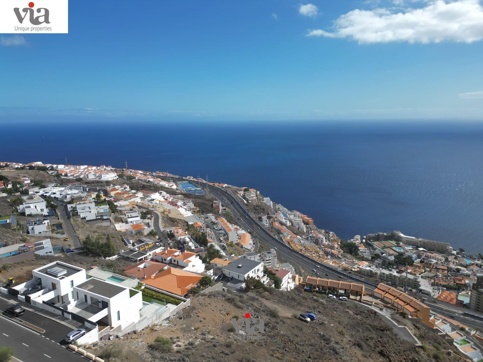 4 slaapkamer Rijtjeshuis te koop in El Rosario met garage - € 425.000 (Ref: 9376498)