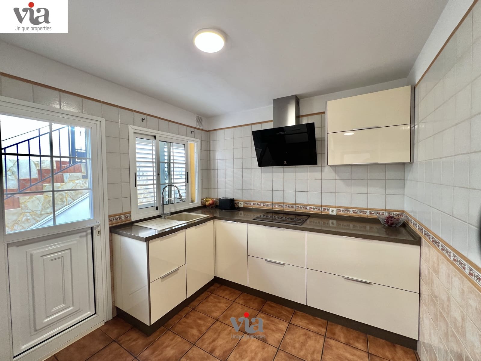 4 slaapkamer Rijtjeshuis te koop in El Rosario met garage - € 425.000 (Ref: 9376498)