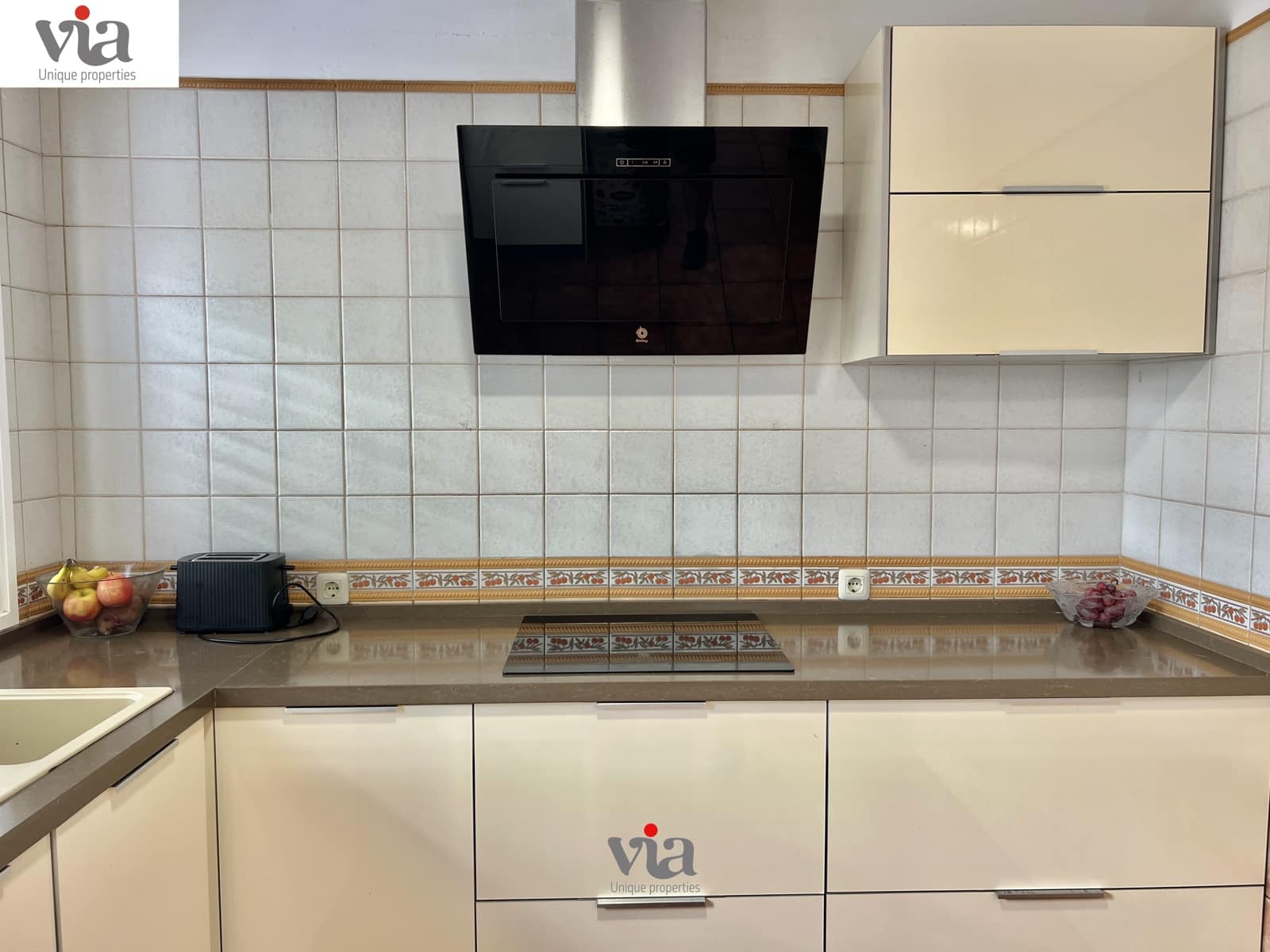 4 slaapkamer Rijtjeshuis te koop in El Rosario met garage - € 425.000 (Ref: 9376498)