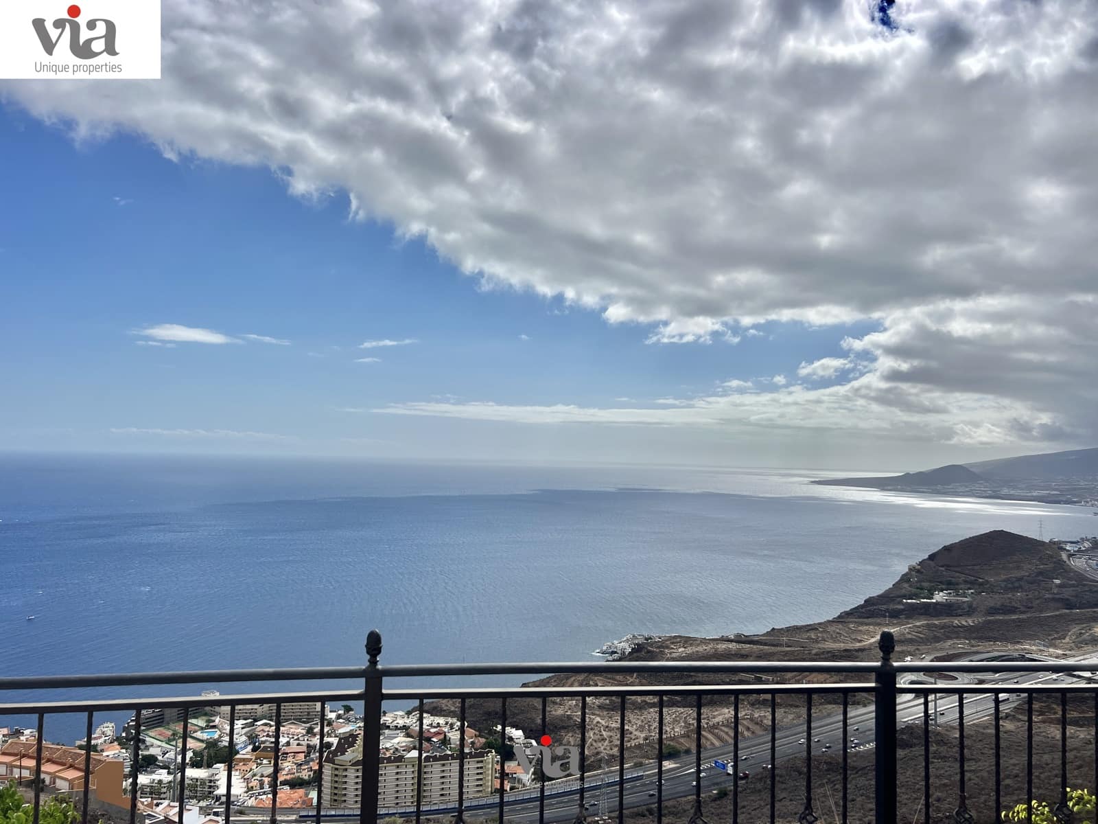 4 slaapkamer Rijtjeshuis te koop in El Rosario met garage - € 425.000 (Ref: 9376498)