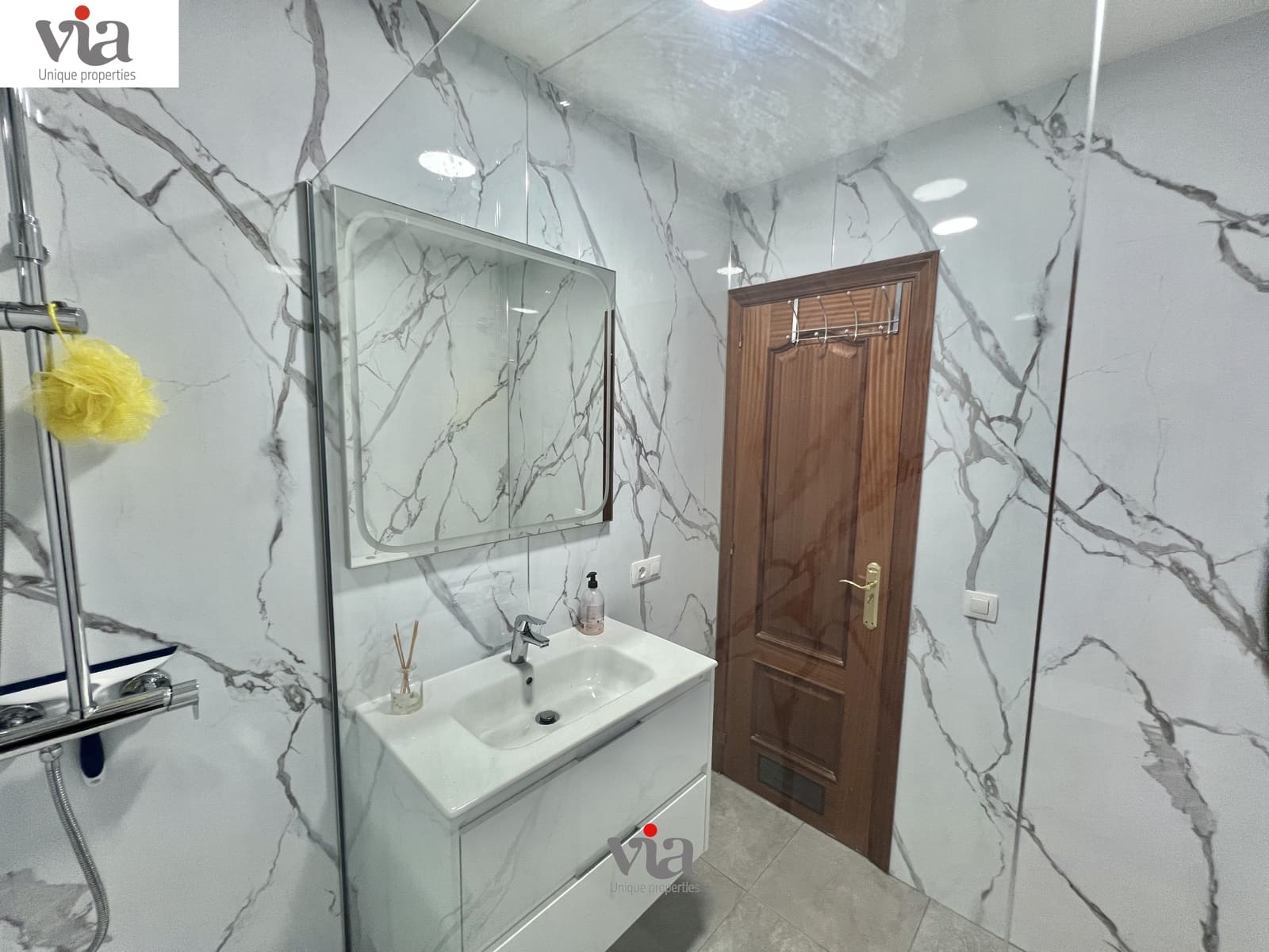 4 slaapkamer Rijtjeshuis te koop in El Rosario met garage - € 425.000 (Ref: 9376498)