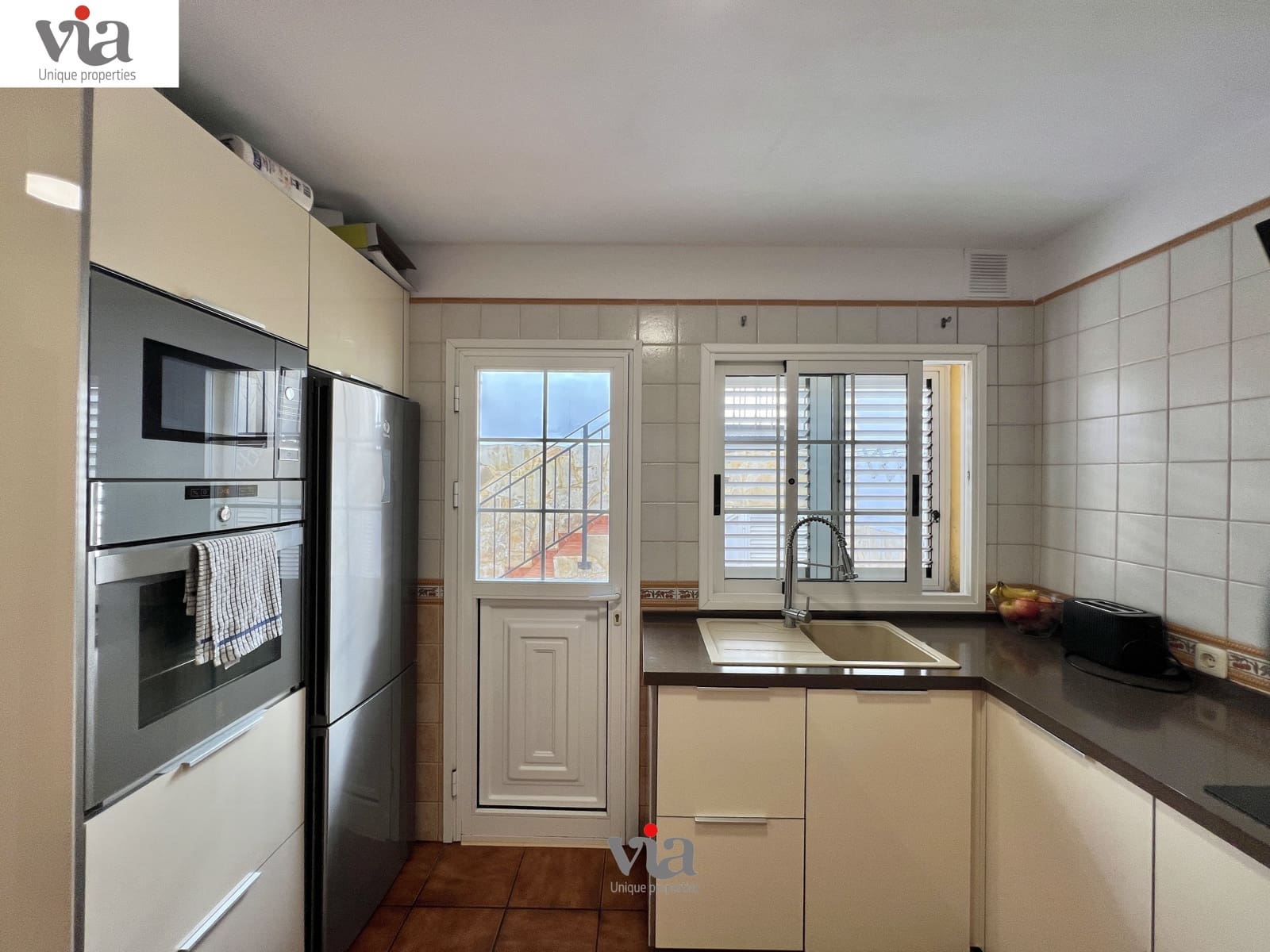 4 slaapkamer Rijtjeshuis te koop in El Rosario met garage - € 425.000 (Ref: 9376498)