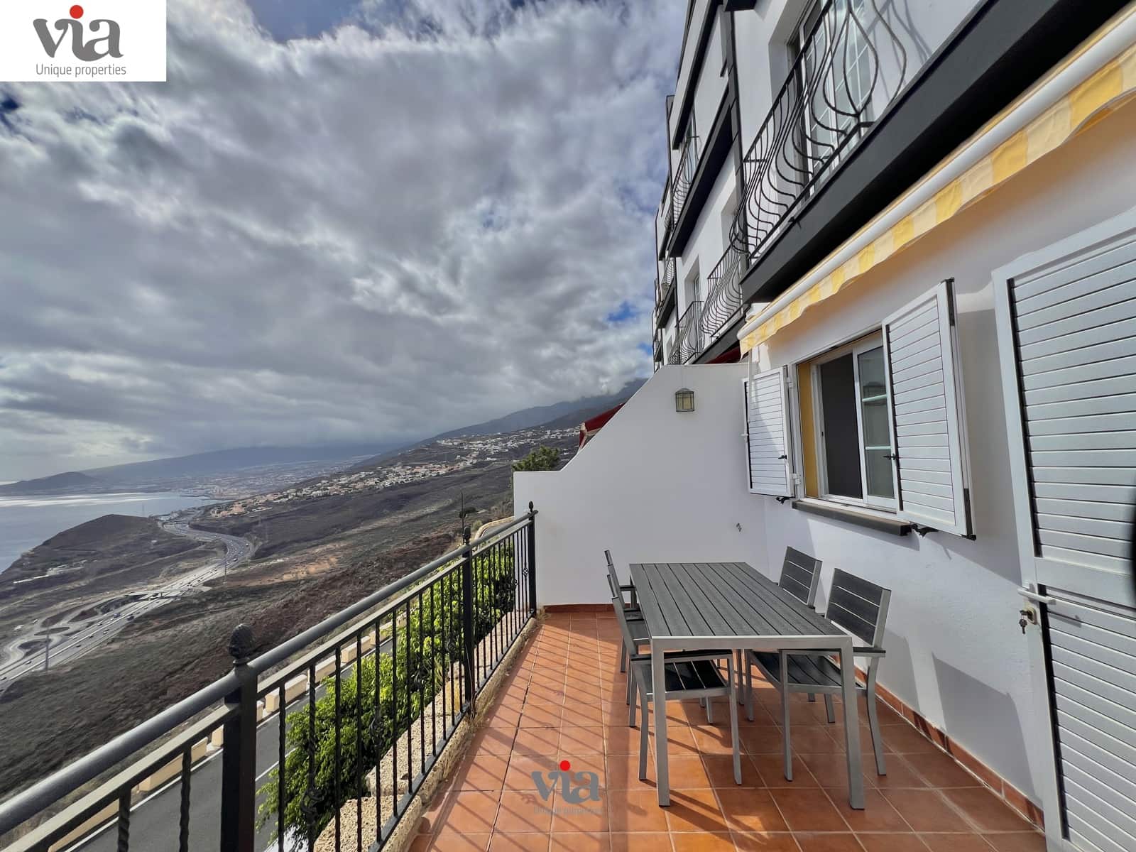 4 slaapkamer Rijtjeshuis te koop in El Rosario met garage - € 425.000 (Ref: 9376498)