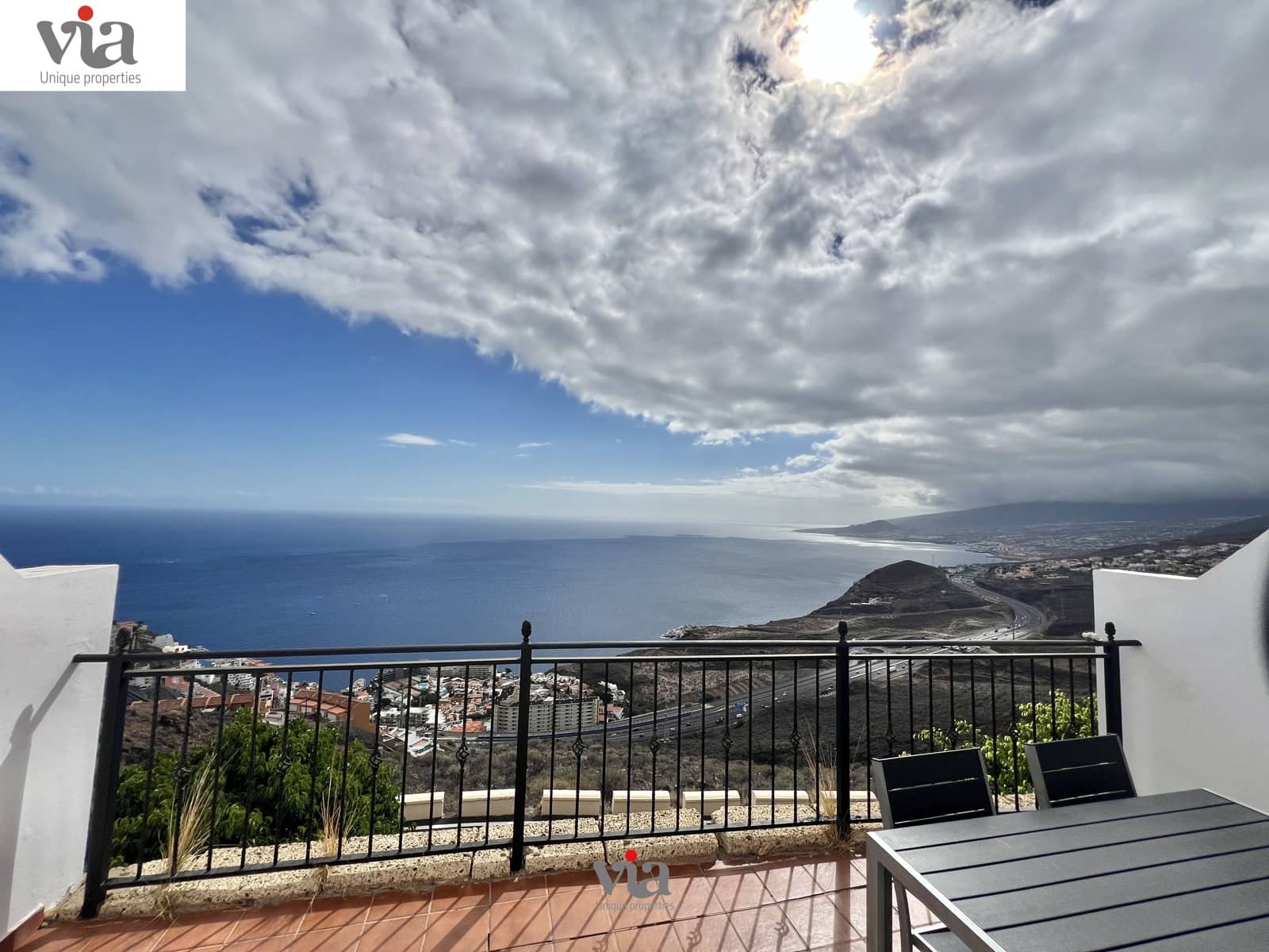 4 slaapkamer Rijtjeshuis te koop in El Rosario met garage - € 425.000 (Ref: 9376498)