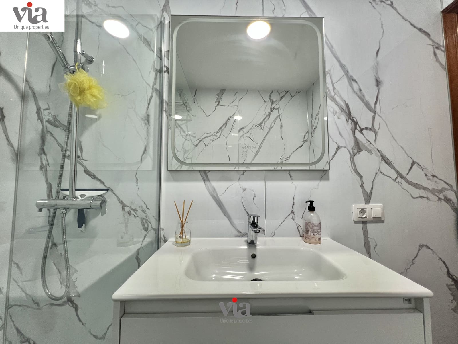 4 slaapkamer Rijtjeshuis te koop in El Rosario met garage - € 425.000 (Ref: 9376498)