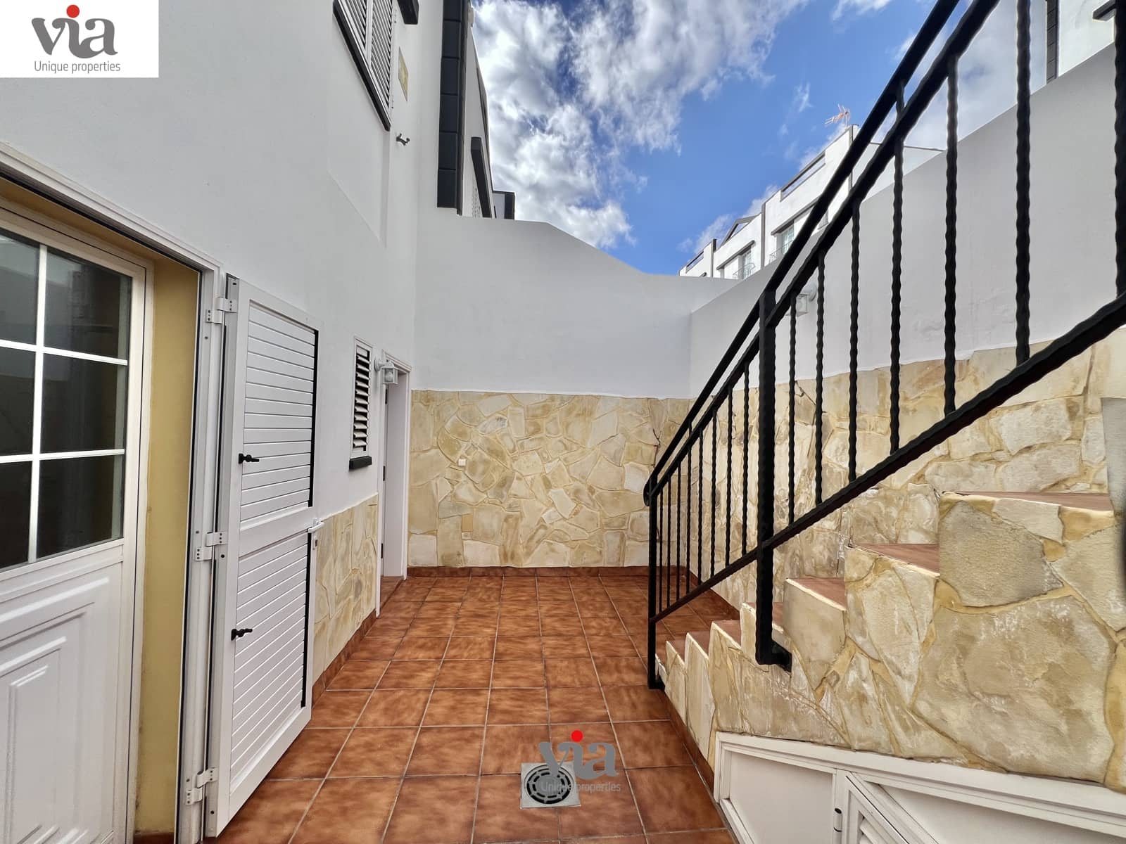 4 slaapkamer Rijtjeshuis te koop in El Rosario met garage - € 425.000 (Ref: 9376498)