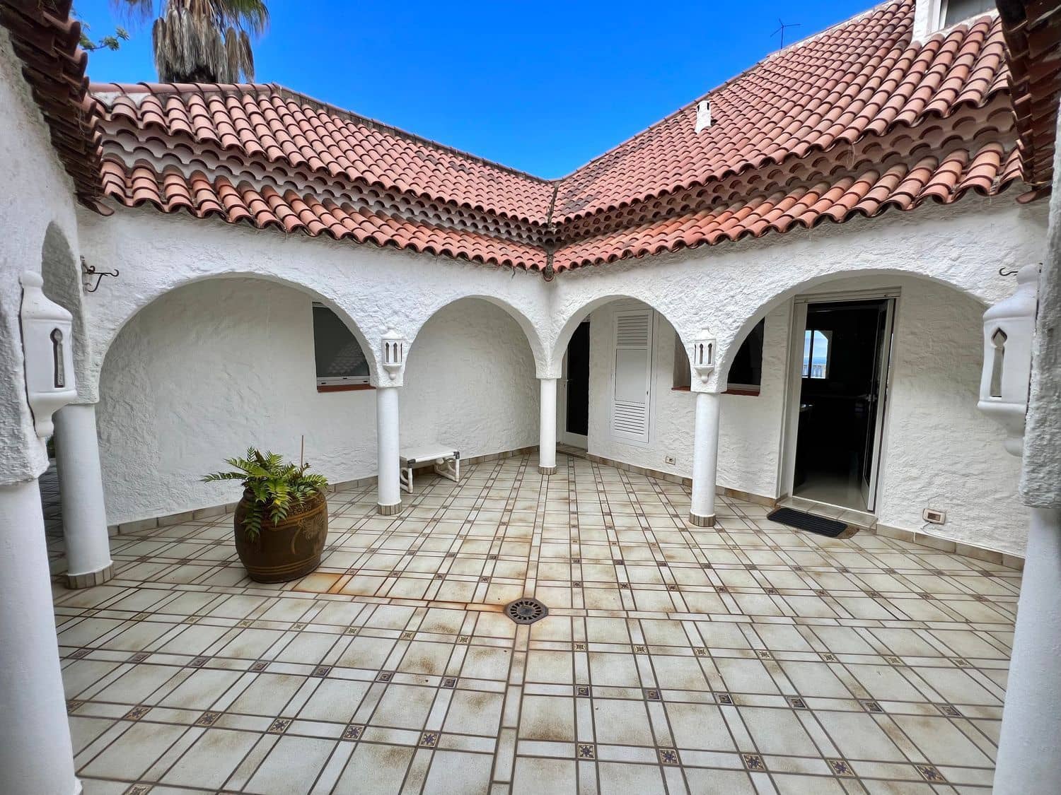 7 bedroom Villa for sale in Tacoronte with pool - € 1,300,000 (Ref: 9482374)