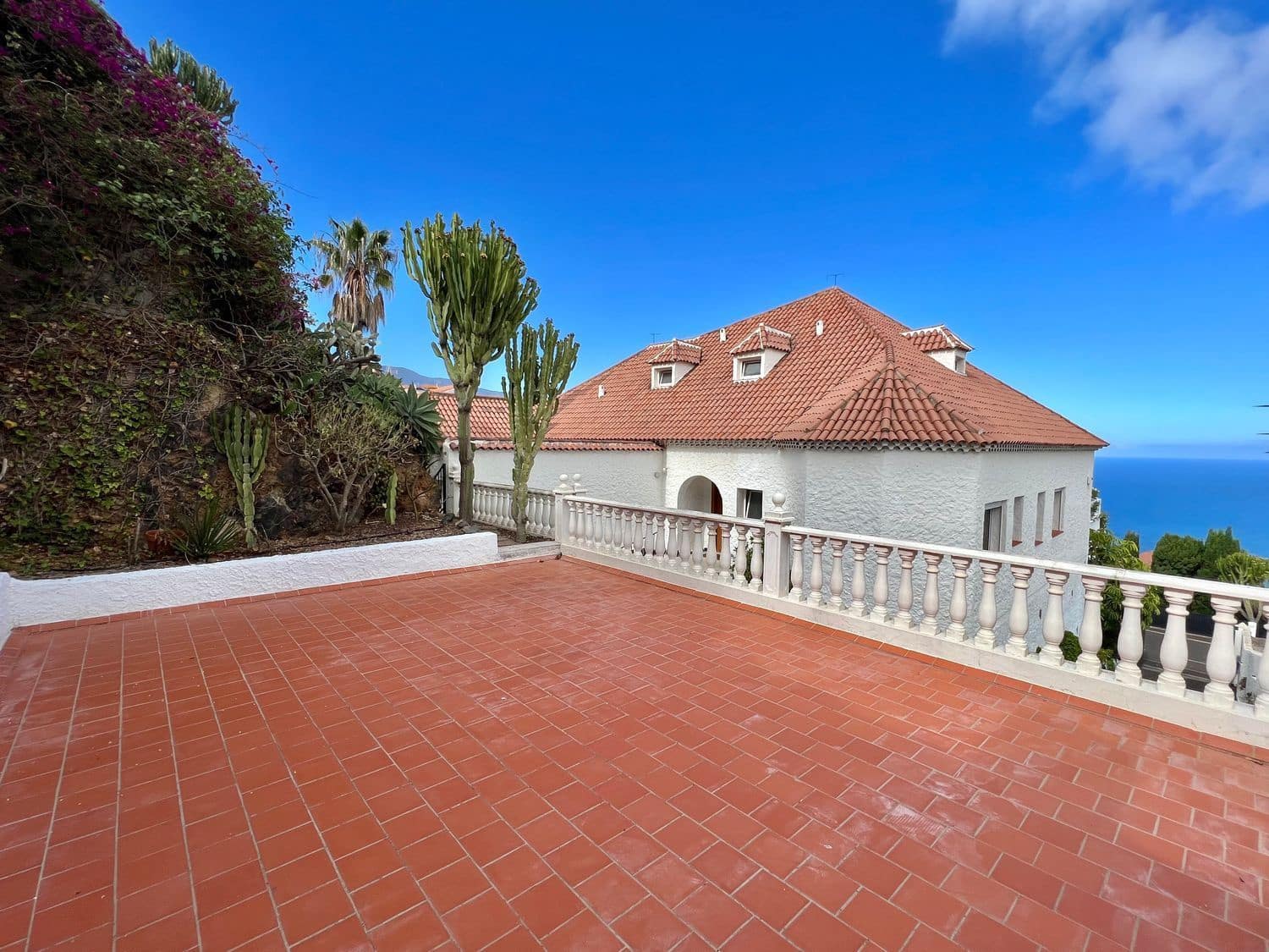 7 bedroom Villa for sale in Tacoronte with pool - € 1,300,000 (Ref: 9482374)