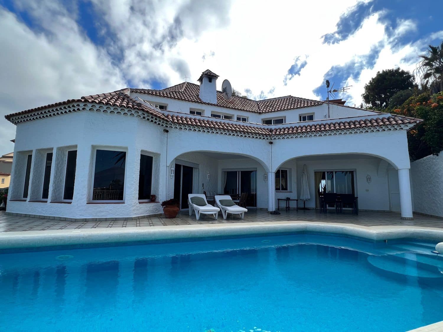 7 bedroom Villa for sale in Tacoronte with pool - € 1,300,000 (Ref: 9482374)
