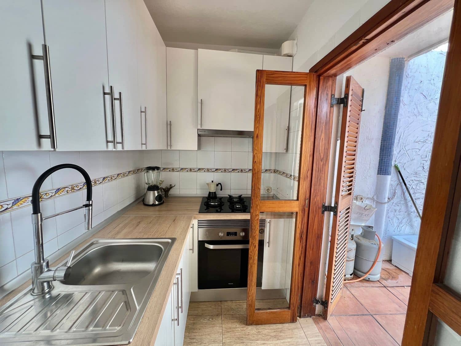 2 bedroom Villa for sale in Playa de las Americas with pool - € 525,000 (Ref: 9482380)