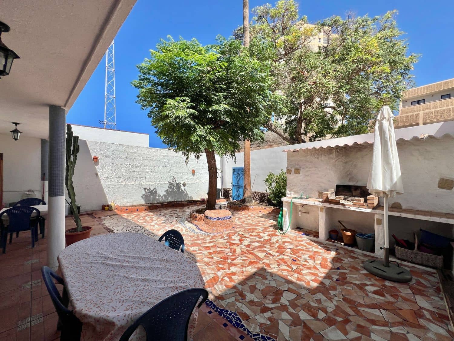 2 bedroom Villa for sale in Playa de las Americas with pool - € 525,000 (Ref: 9482380)